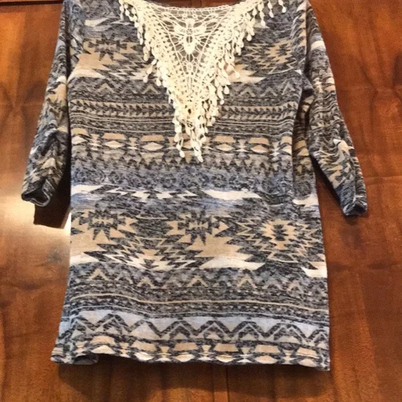 Signature Studio Woman 1X Aztec Crochet Fringe Top 3/4 Sleeve Geometric Boho - Picture 8 of 15